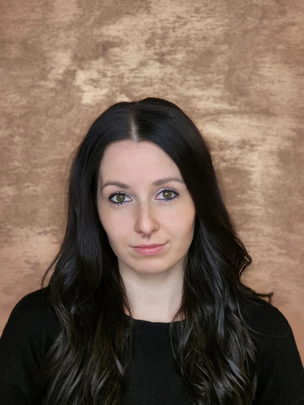 Nadine — Hairstylistin